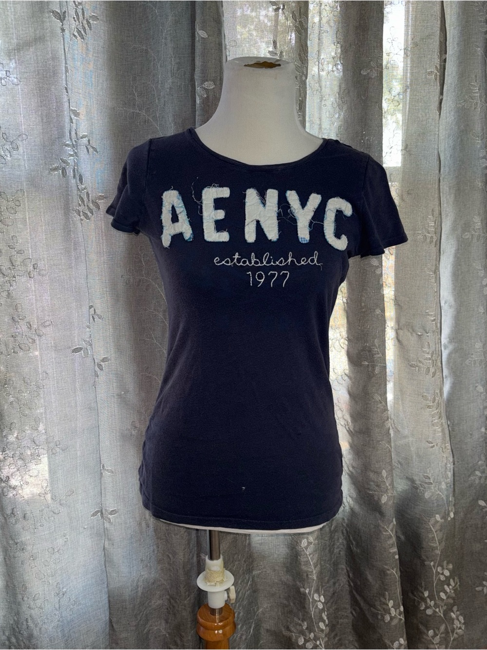 Y2K American Eagle Outfitters Navy Short Sleeve Graphic Tee with White AENYC